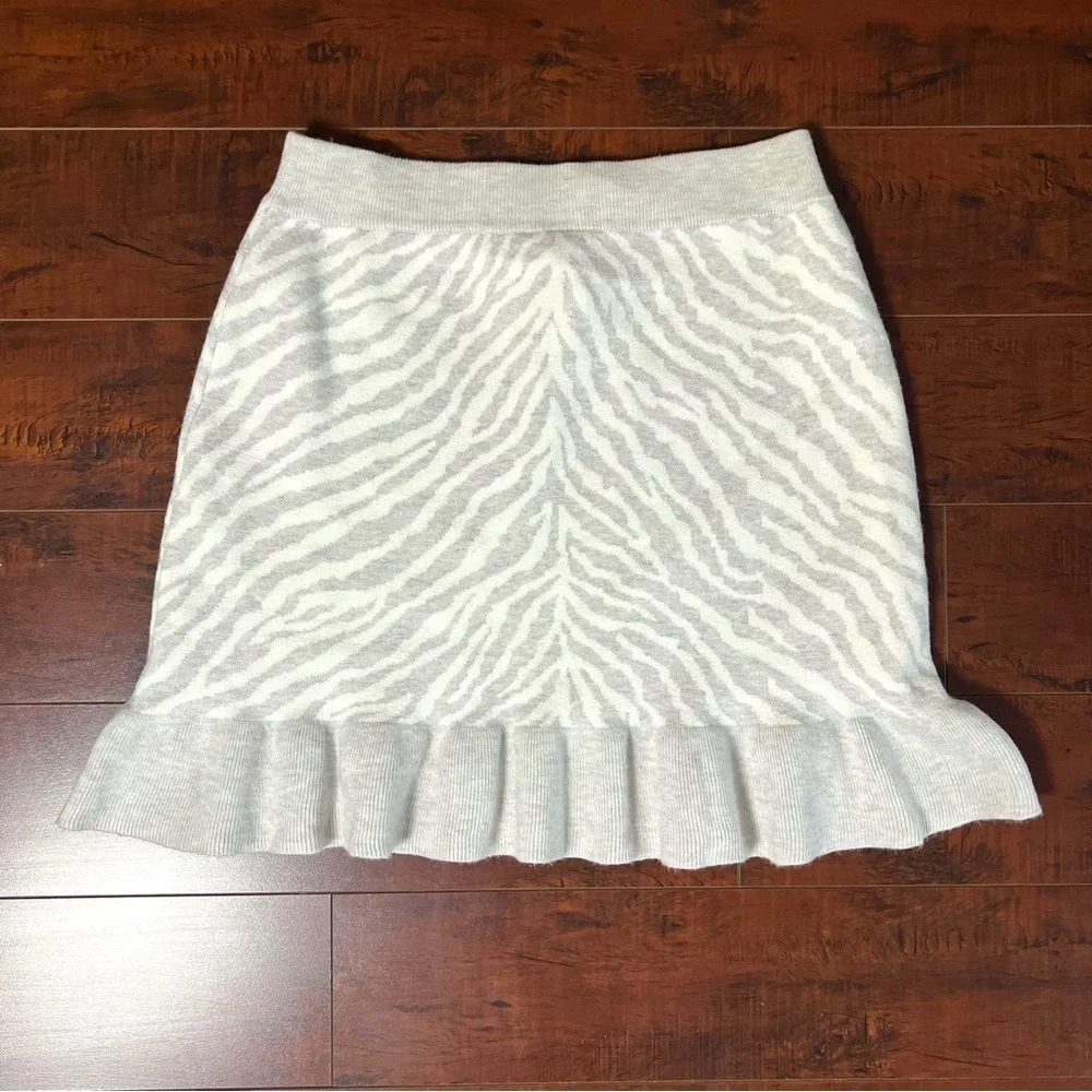 ANTHROPOLOGIE Dolan Left Coast Zebra Ruffled Knit Mini Skirt Size Small Petite